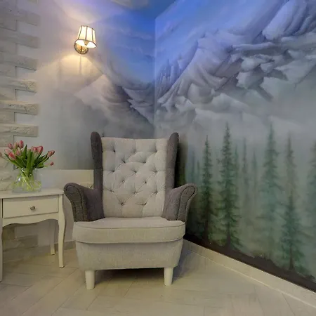 Invest Dworcowa 1 I 2 アパート シクラルスカ・ポレンバ